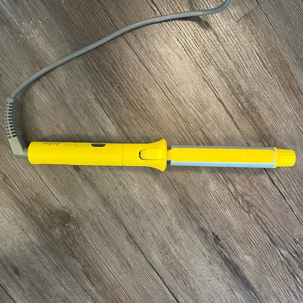 Drybar 1” Ceramic Pro Curling Iron with infrared hair protection and up to 450 - Picture 8 of 8